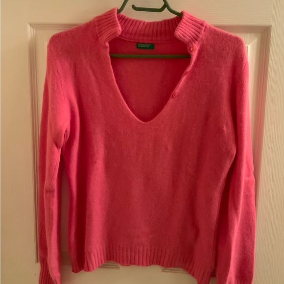 United Colors of Benetton hot pink sweater - Picture 2 of 4